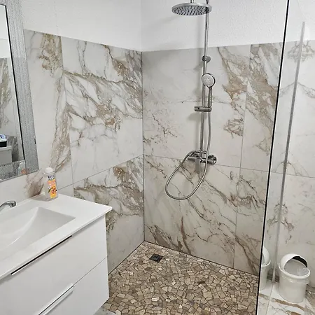 Studio Apartment *